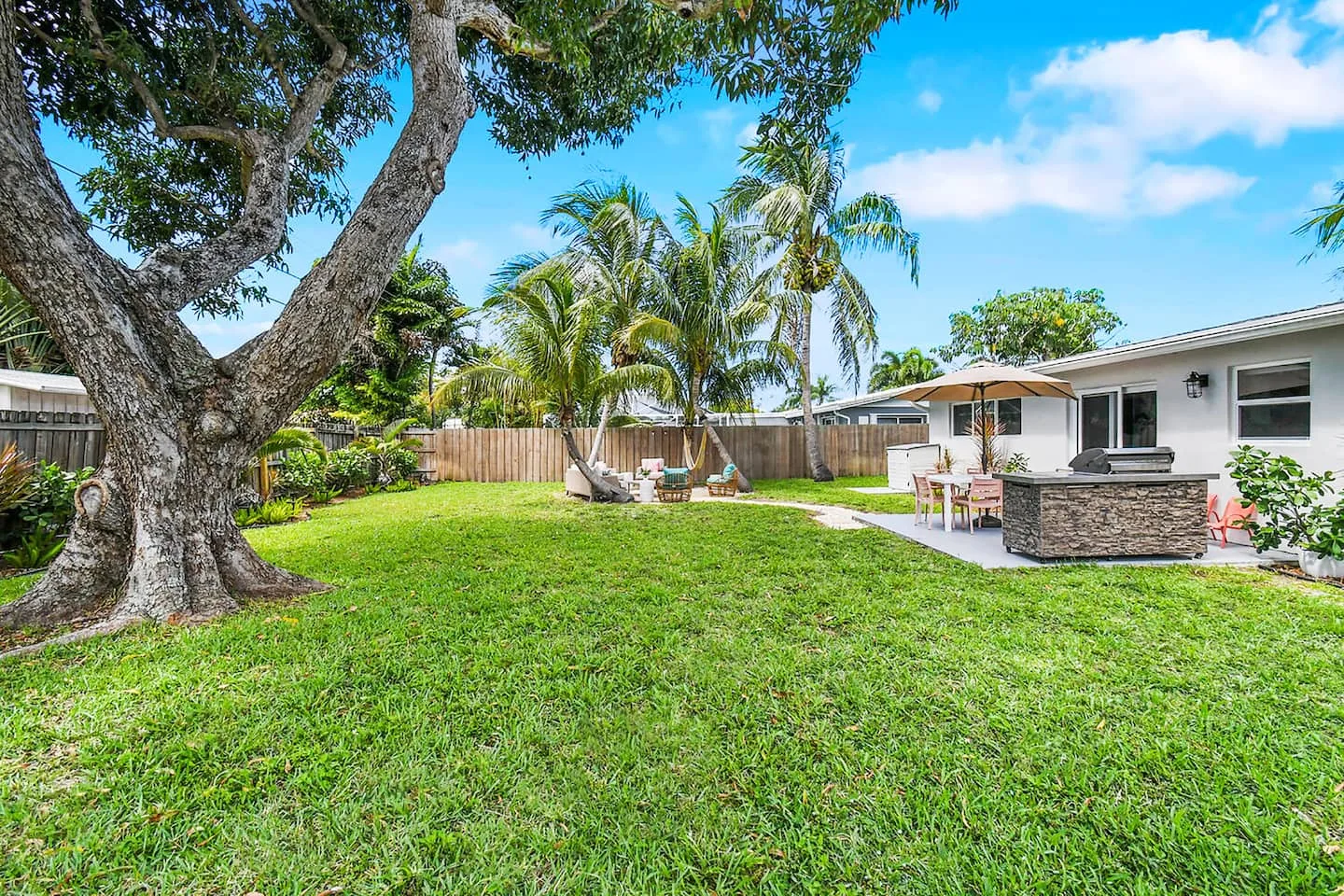 The tropical backyard terrace